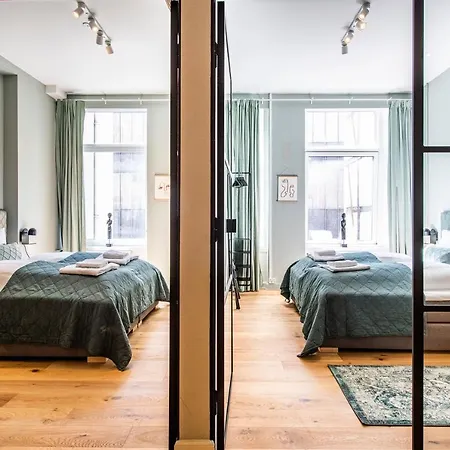 Redecorated Luxury Home In Center アパート *